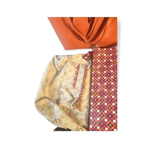 Guess Bobbi Nesting Large Reversible Tote with Coordinating Small Bag (Set) - Picture 7 of 15